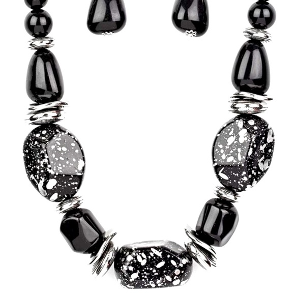 In Good Glazes - Black Necklace - Picture 2 of 3